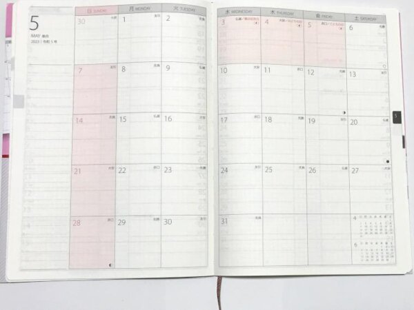 プラチナダイアリー2023 B-420 月間横ケイ式手帳月間ページ